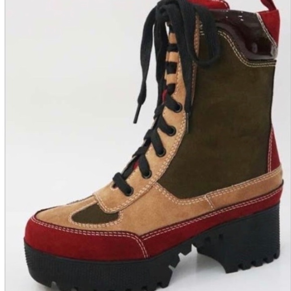 🔥🔥Platform Boot🔥🔥 Just in time for fall🍂🍂🍂